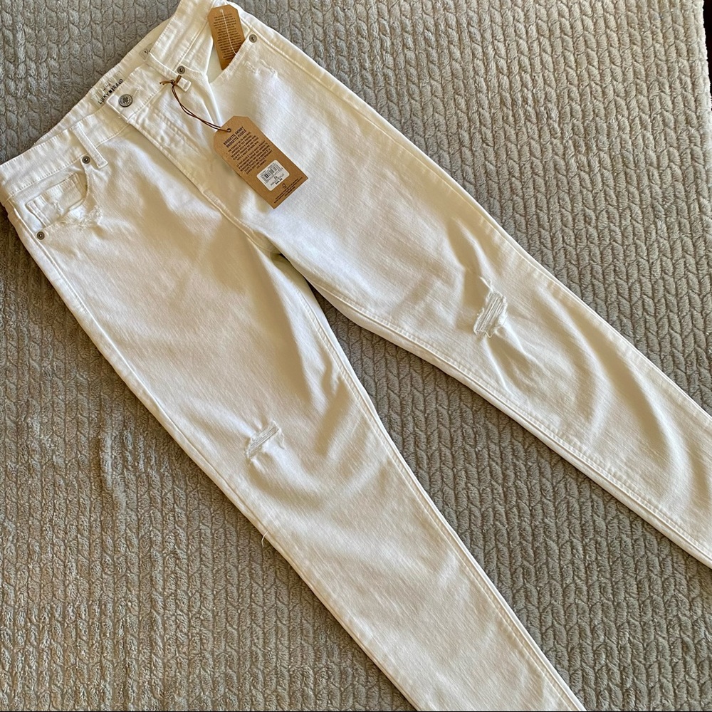 Lucky Brand White Bridget Skinny Jeans. Never worn. Size 8/29